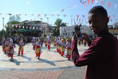 Somalili Abdullah hayalindeki çocuk bayramını Manavgat'ta gördü