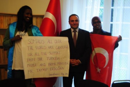 Somalili Gençler, İsveç'te Türk Bayraklarıyla Tur Attı