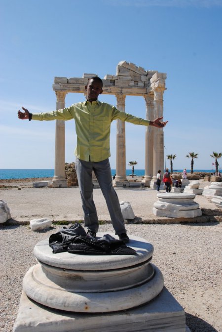 Somalili Muhammet arkeolog olma hayaliyle yaşıyor