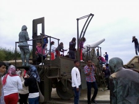 Somalili öğrenciler, şehitlik ziyaretindeki duygularını yazıya dökecek