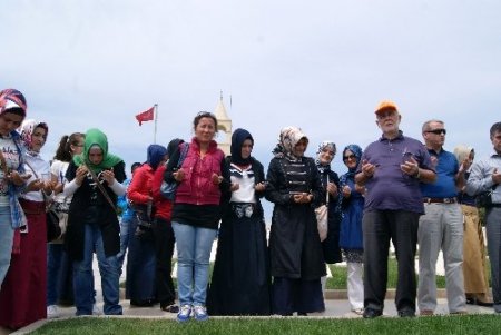 Somalili öğrenciler, şehitlik ziyaretindeki duygularını yazıya dökecek