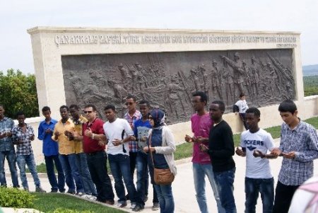 Somalili öğrenciler, şehitlik ziyaretindeki duygularını yazıya dökecek