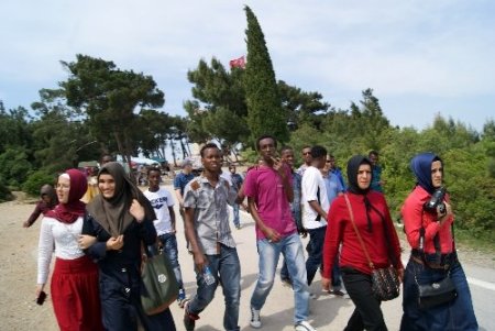 Somalili öğrenciler, şehitlik ziyaretindeki duygularını yazıya dökecek