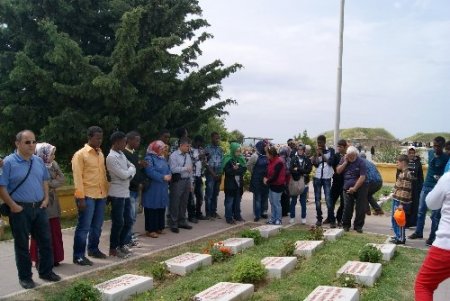 Somalili öğrenciler, şehitlik ziyaretindeki duygularını yazıya dökecek