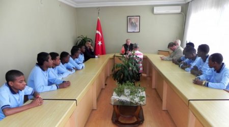 Somalili öğrenciler Çay ve Aksoy’u ziyaret etti