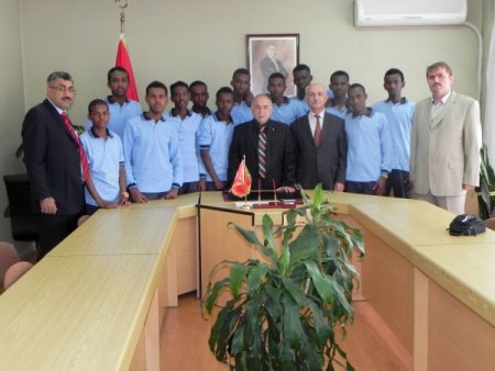 Somalili öğrenciler Çay ve Aksoy’u ziyaret etti