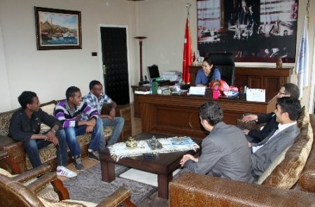 Somalili öğrencilerden Anneler Günü sürprizi