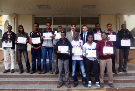 Somalili öğrencilerin karne sevinci