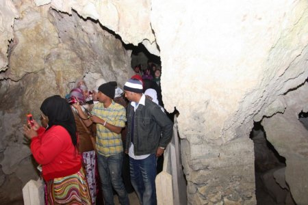 Somalili ve Afganlar İnsuyu Mağarası'nı gezdi