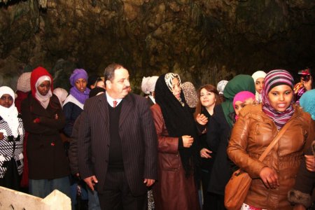 Somalili ve Afganlar İnsuyu Mağarası'nı gezdi
