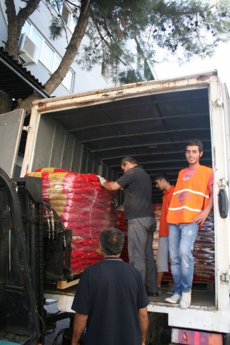 Somali'ye Yardımlar Hız Kesmiyor