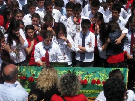 Son Hafta Servis Yerine Dolmuşu Tercih Eden Liseli Nefize Trafik Kazasında Öldü