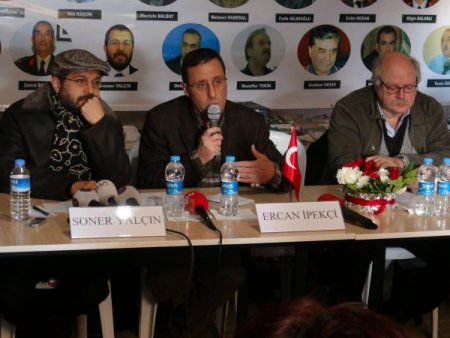 Soner Yalçın, Silivri Cezaevi önünde düzenlenen panele katıldı