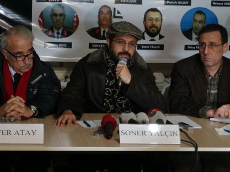 Soner Yalçın, Silivri Cezaevi önünde düzenlenen panele katıldı