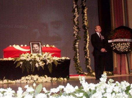Sönmez Atasoy İçin Büyük Tiyatro’da Tören Düzenlendi