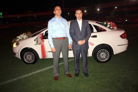 Sonsuz Nur’u okuyup otomobil ve umre kazandılar