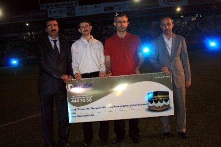 Sonsuz Nur’u okuyup otomobil ve umre kazandılar