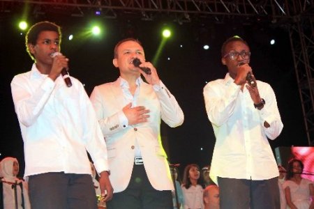 Sonsuz Nur’u okuyup otomobil ve umre kazandılar