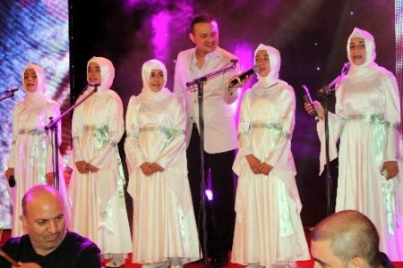 Sonsuz Nur’u okuyup otomobil ve umre kazandılar