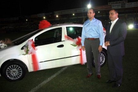 Sonsuz Nur’u okuyup otomobil ve umre kazandılar