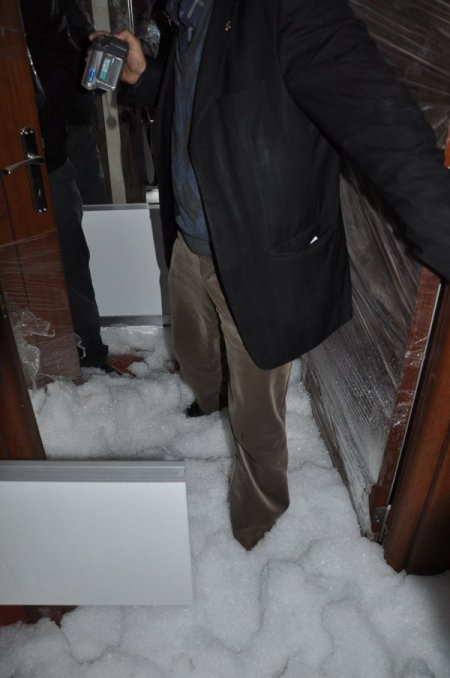 Sonunda bu da oldu: Apartmanın üçüncü katını dolu bastı