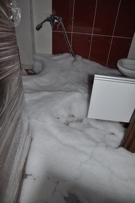 Sonunda bu da oldu: Apartmanın üçüncü katını dolu bastı