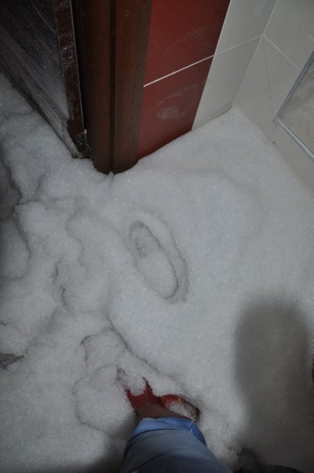 Sonunda bu da oldu: Apartmanın üçüncü katını dolu bastı