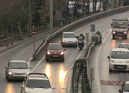 Sorumsuz sürücülerin E-5’e akla ziyan girme yarışı