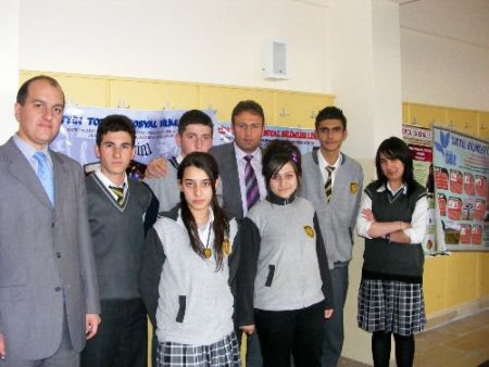 Sosyal Bilimler Lisesi Proje Yarışmasında Başarıya Ekip Çalışmasıyla Ulaştı