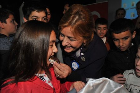 Sosyal Hizmetler Eğitim ve Yardım Vakfı'ndan çocuk yuvasına moral ziyareti