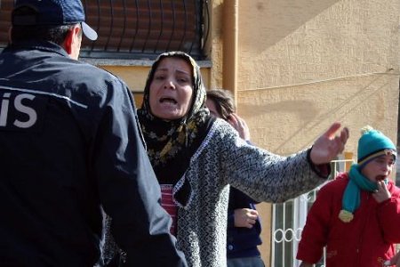 Sosyal Konutlardan Çıkmak İstemeyen Aileler, Polis Ve Zabıta Zoruyla Çıkarıldı