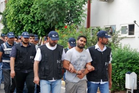 Sosyal medyada eylemcileri kışkırtıkları iddia edilen 13 kişi adliyede
