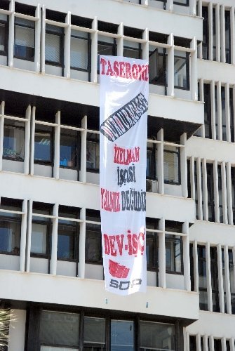 Sosyalist Demokrasi Partisi, İzmir Büyükşehir Belediyesi'ni bastı