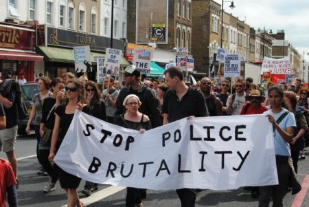 Sosyalistler Yağmacıları Değil, Hükümeti Protesto Etti