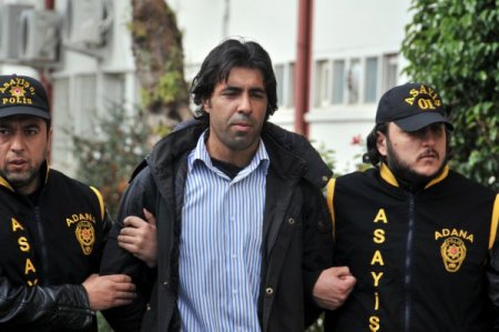 Soyguncu ararken cinayet zanlılarını yakaladılar