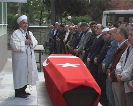 Söz Töreni Yerine, Cenazesine Katıldı