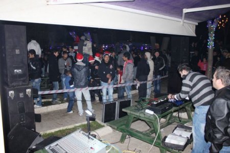 Sp, Şehitlik Parkı'nda Alkollü Yılbaşı Eğlencesi Düzenleyen Chp'li Belediyeyi Kınadı