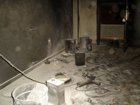 Spiral Taşı Kıvılcımı Tiner Kutularını Patlattı, 2'si Ağır 3 Kişi Yaralandı