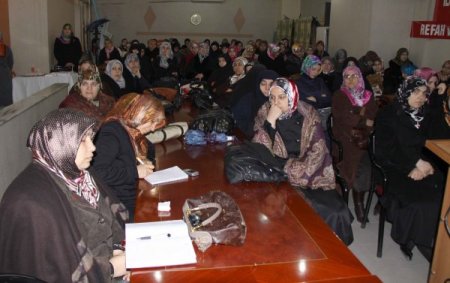 Sp’li Kadınlar Erbakan’ı Andı
