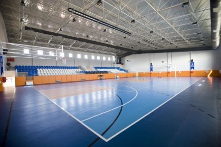 Spor Salonu Açılışında Belediye Başkanları Basketbol Oynadı