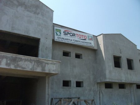 Spor Salonu Koyunlara Ahır Oldu