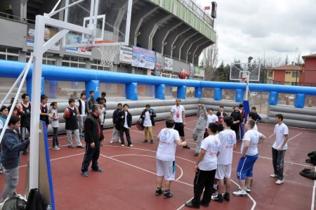 Spor TIR’ı Eskişehir'de çocuklarla buluştu