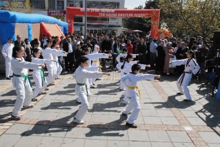 Spor tırı Kayseri’yi şenlendirdi
