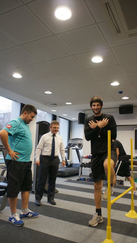 Sporcuları sakatlanmadan terapi ediyorlar