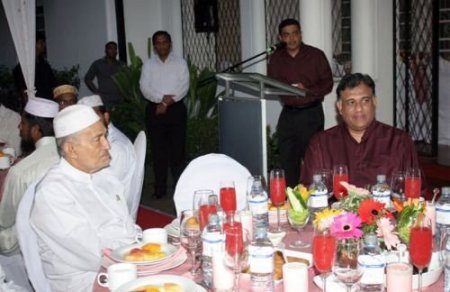 Sri Lanka Dışişleri Bakanı, Müslümanlara İftar Verdi