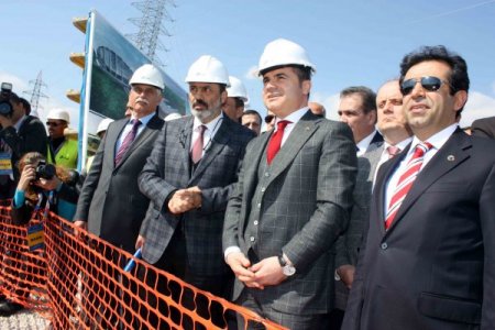 Stat inşaatında çalışan işçiler Bakan Kılıç'ın keyfini yerine getirdi