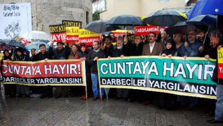 Stk'lar, 'belge' Tartışmasında Adı Geçen Askerlerin Sivil Mahkemede Yargılanmasını İstedi