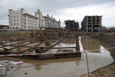 Su basan otellerde su tahliyesi sürüyor