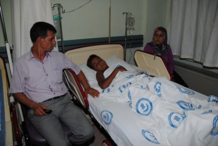 Su kaydırağından düşen çocuk hayati tehlikeyi atlattı