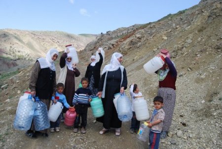 Su Sıkıntısı Kadınlarla Erkeklerin Arasını Açtı